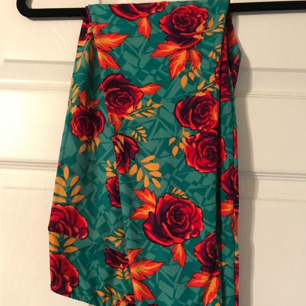 LuLaRoe Tall & Curvy TC Leggings Roses